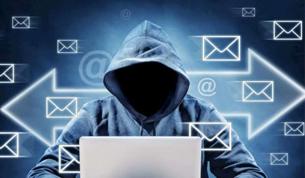  Nếu không có cách bảo mật tốt, tin tặc có thể lợi dụng lỗ hổng trong hệ thống email để đánh cắp dữ liệu doanh nghiệp